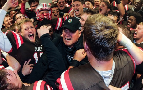 Estes and the Bears celebrate a win over URI at the 2015 Governor&rsquo;s Cup.